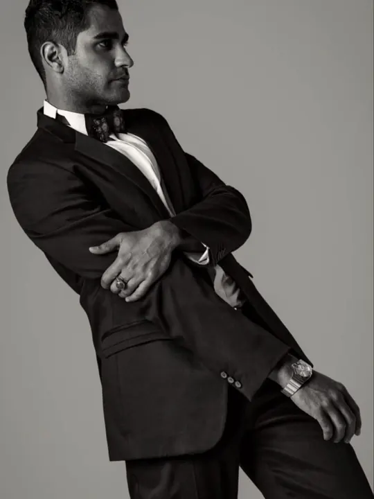 Tuxedo, leaning pose